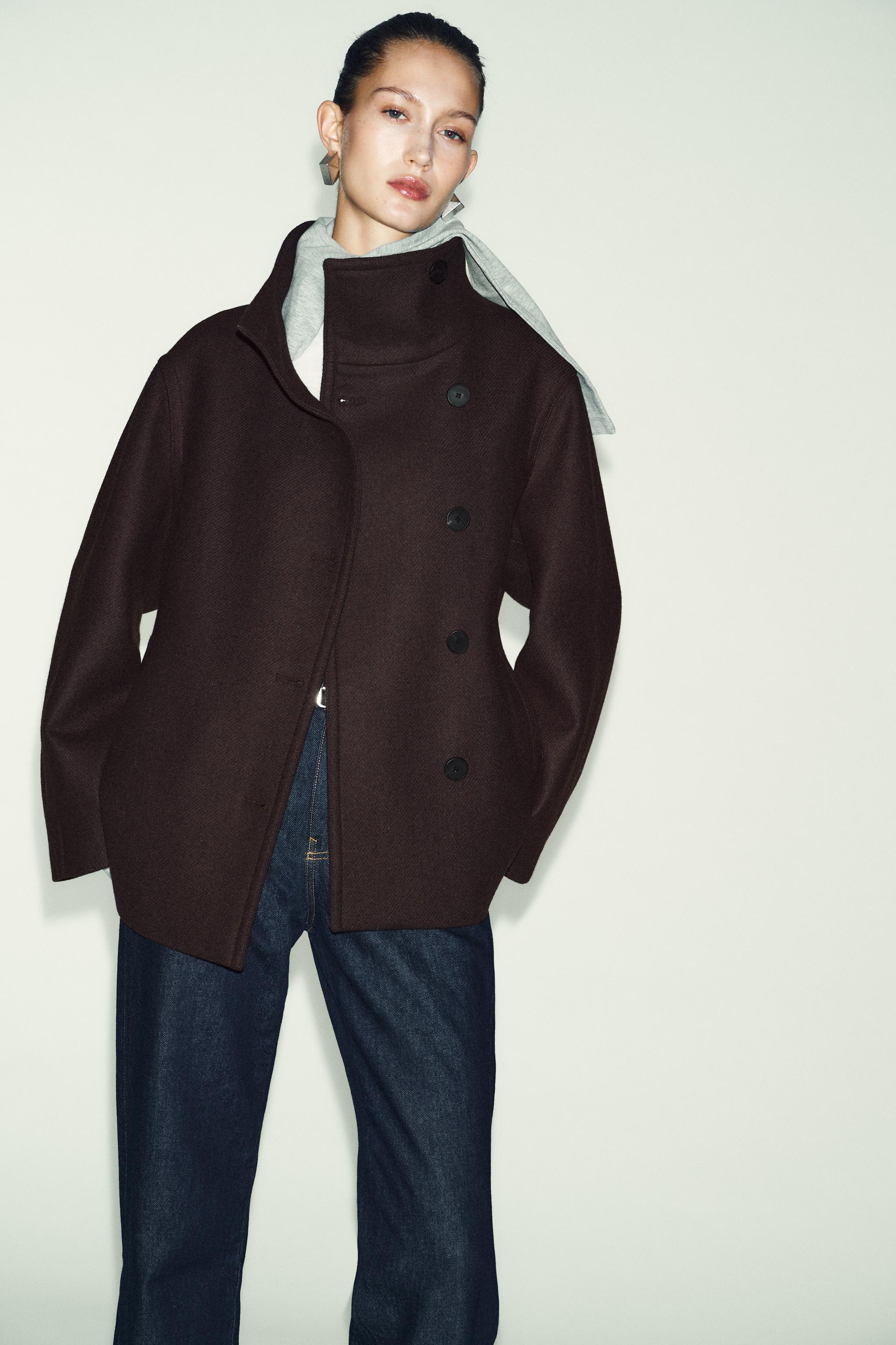 MANTEAU COURT AVEC LAINE ET COL MONTANT