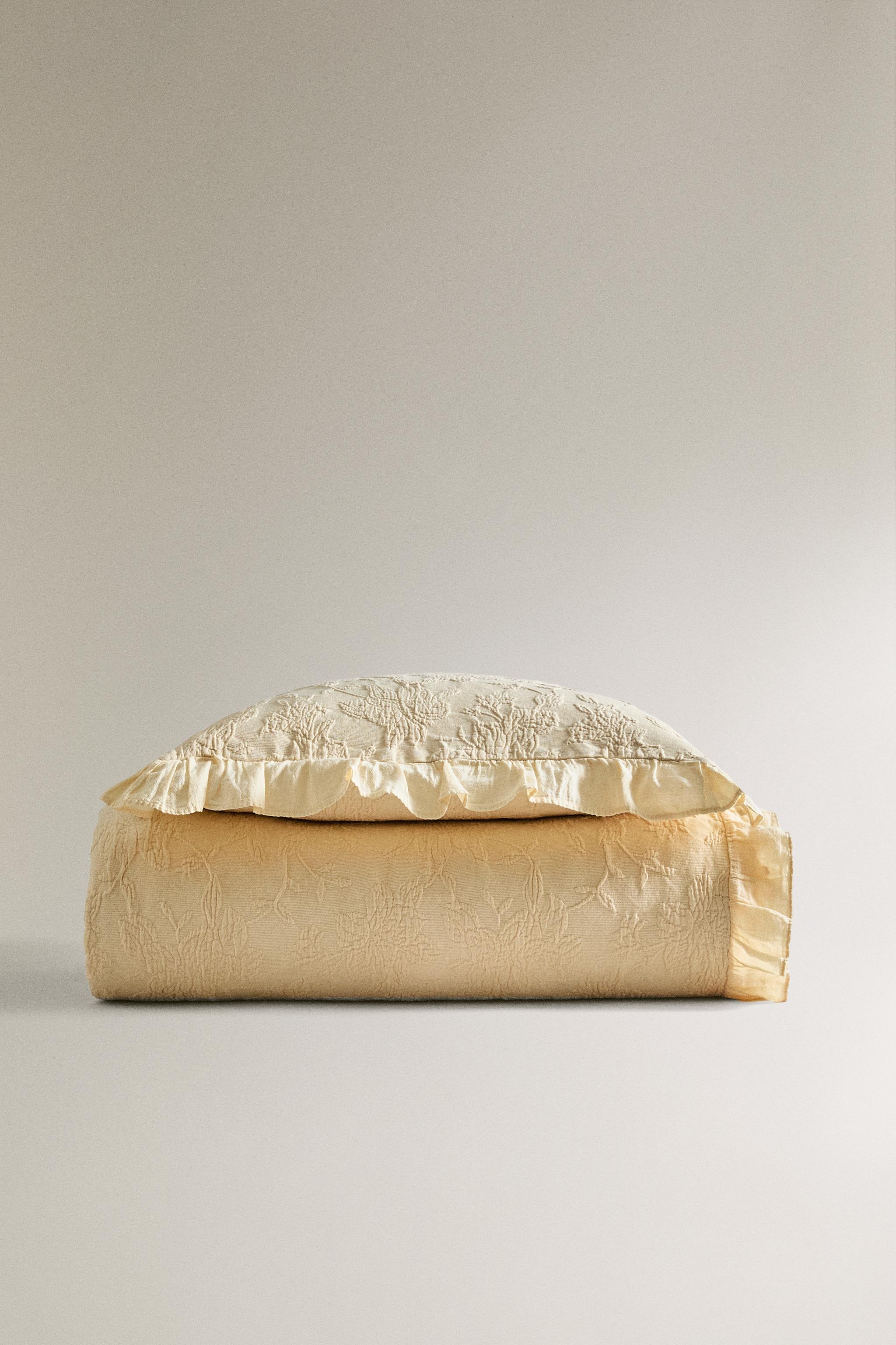 ジャカードのフリル付きベッドカバー - ベージュ | ZARA Japan / 日本
