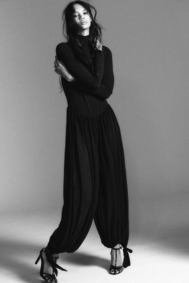 MONO LARGO COMBINADO VOLUMEN - Negro de Zara