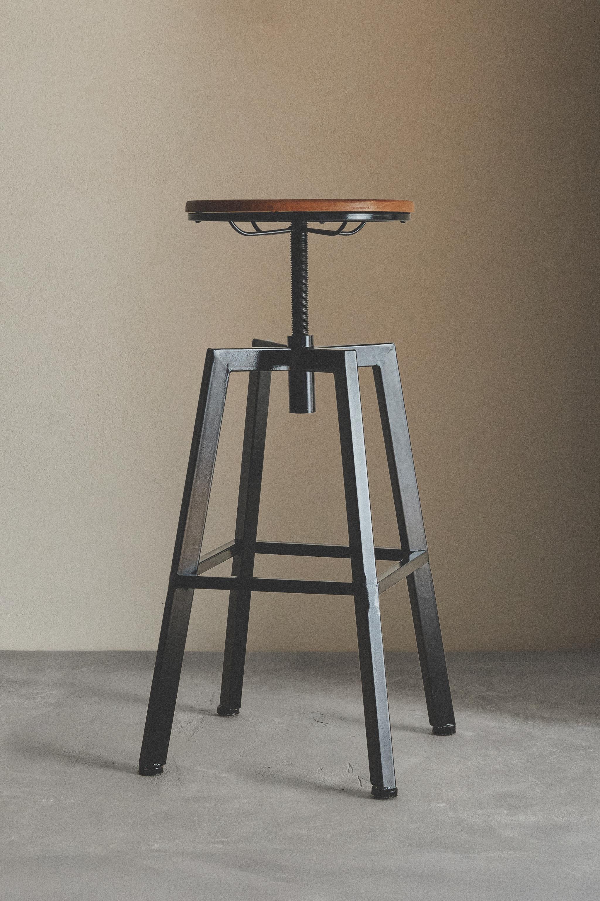 SWIVEL WOOD AND METAL BAR STOOL