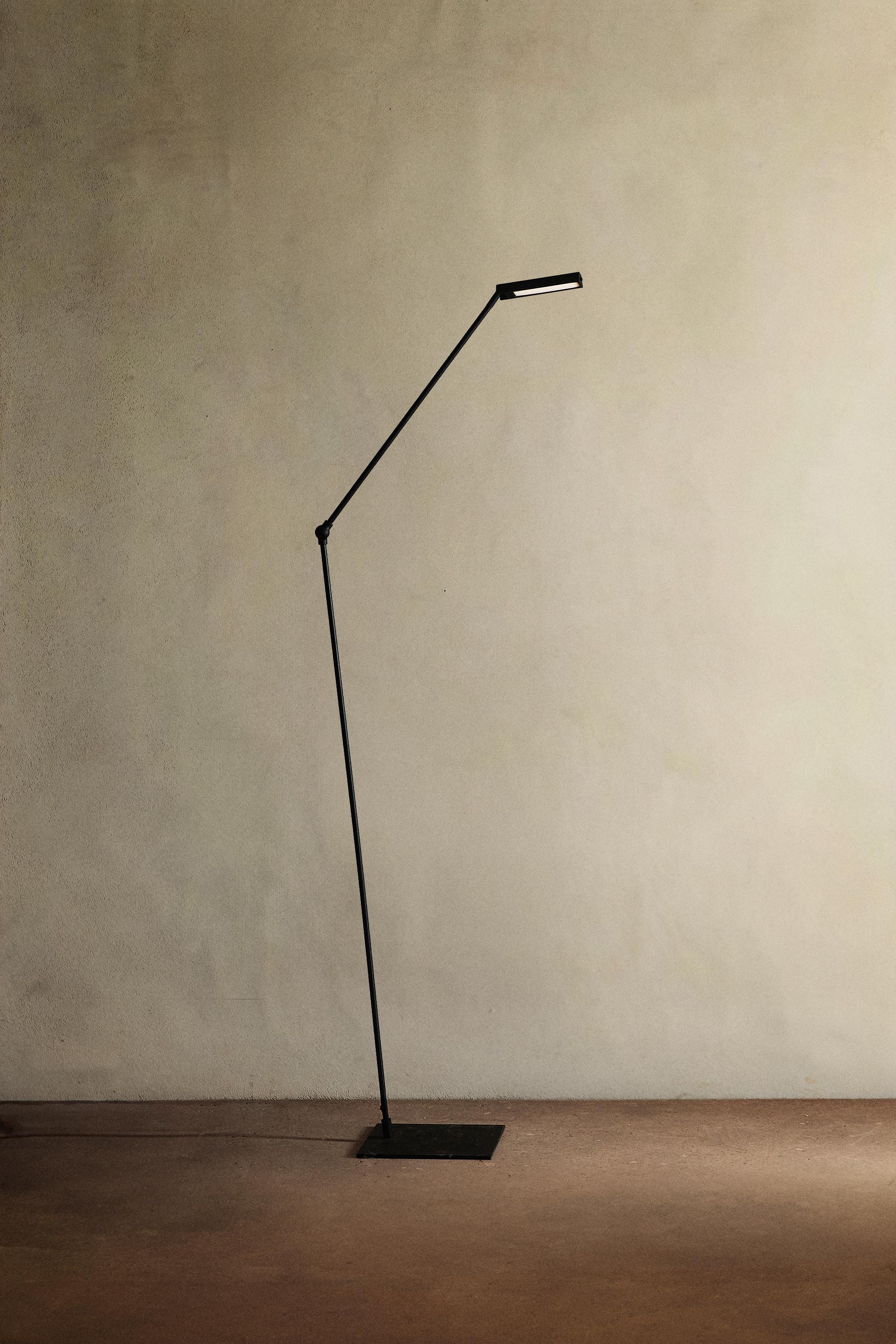 LAMPADAIRE DE BUREAU PIED MÉTAL LED