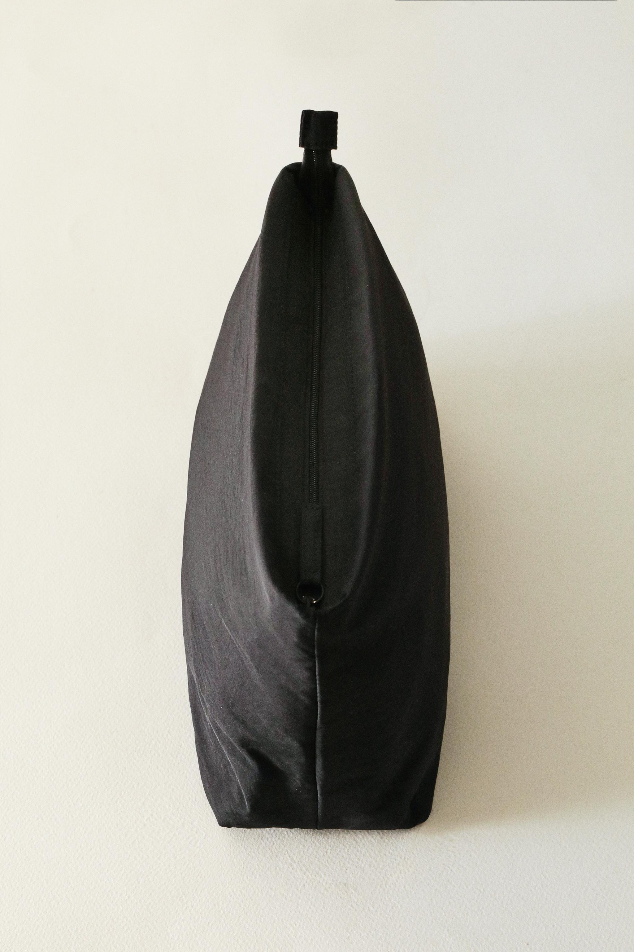 TECHNICAL FABRIC TOILETRY BAG