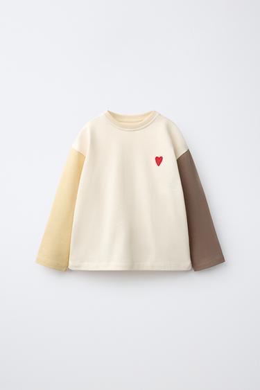 تيشيرت كولور بلوك بتصميم قلب - خَام الخاص بـ Zara