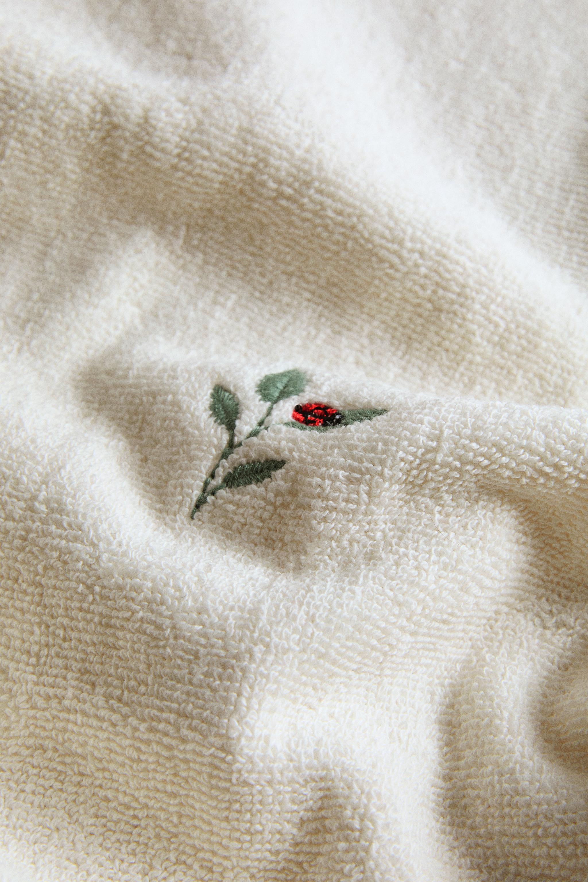 SERVIETTE DE BAIN FLEUR BRODÉE