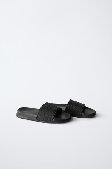 IEŠĻŪCAMAS SANDALES AR RELJEFA DIZAINU - Melns no Zara