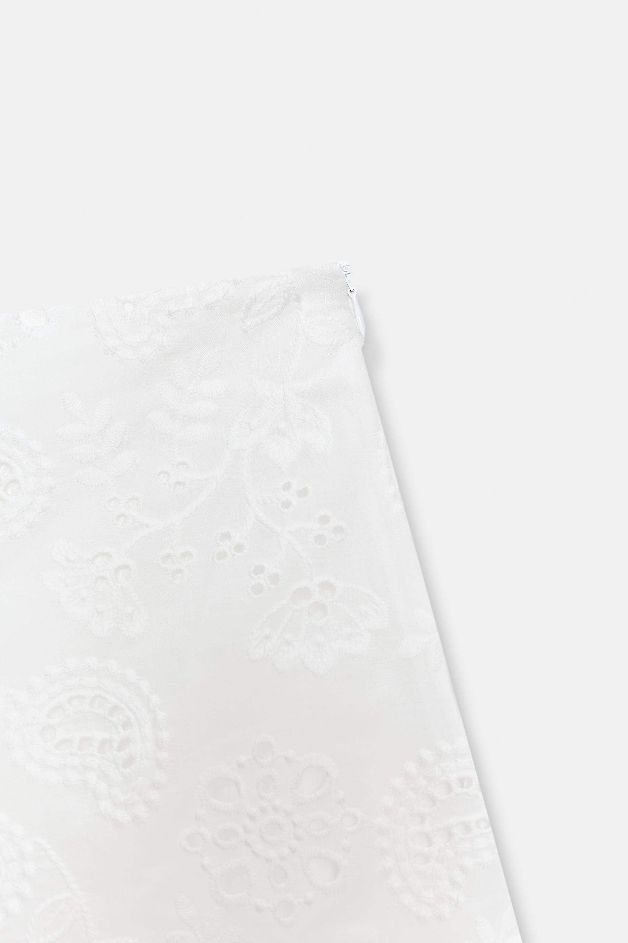 SHORT À BRODERIES AJOURÉES