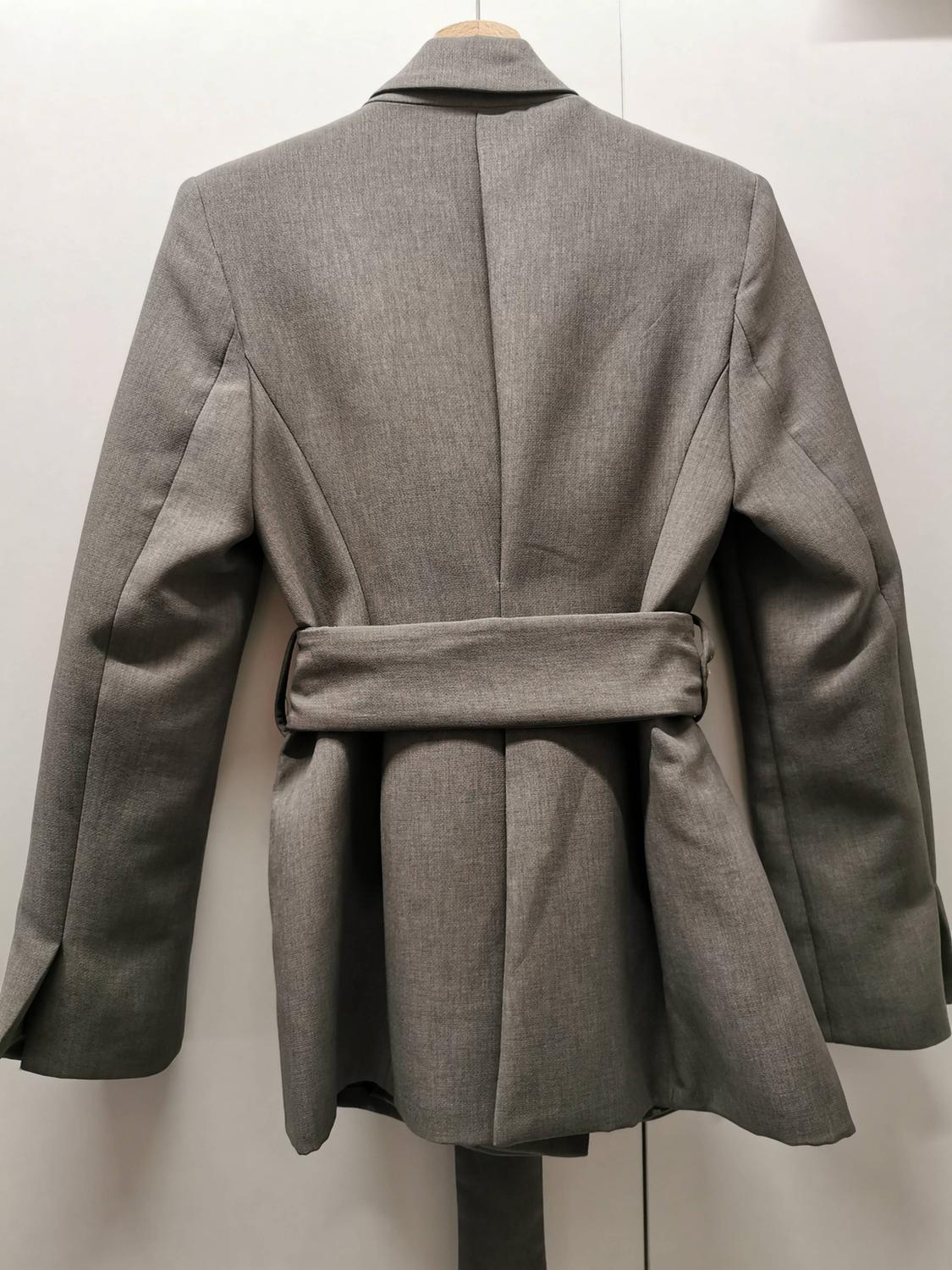 BLAZER WITH SHOULDER PADS AND BELT - Image 2