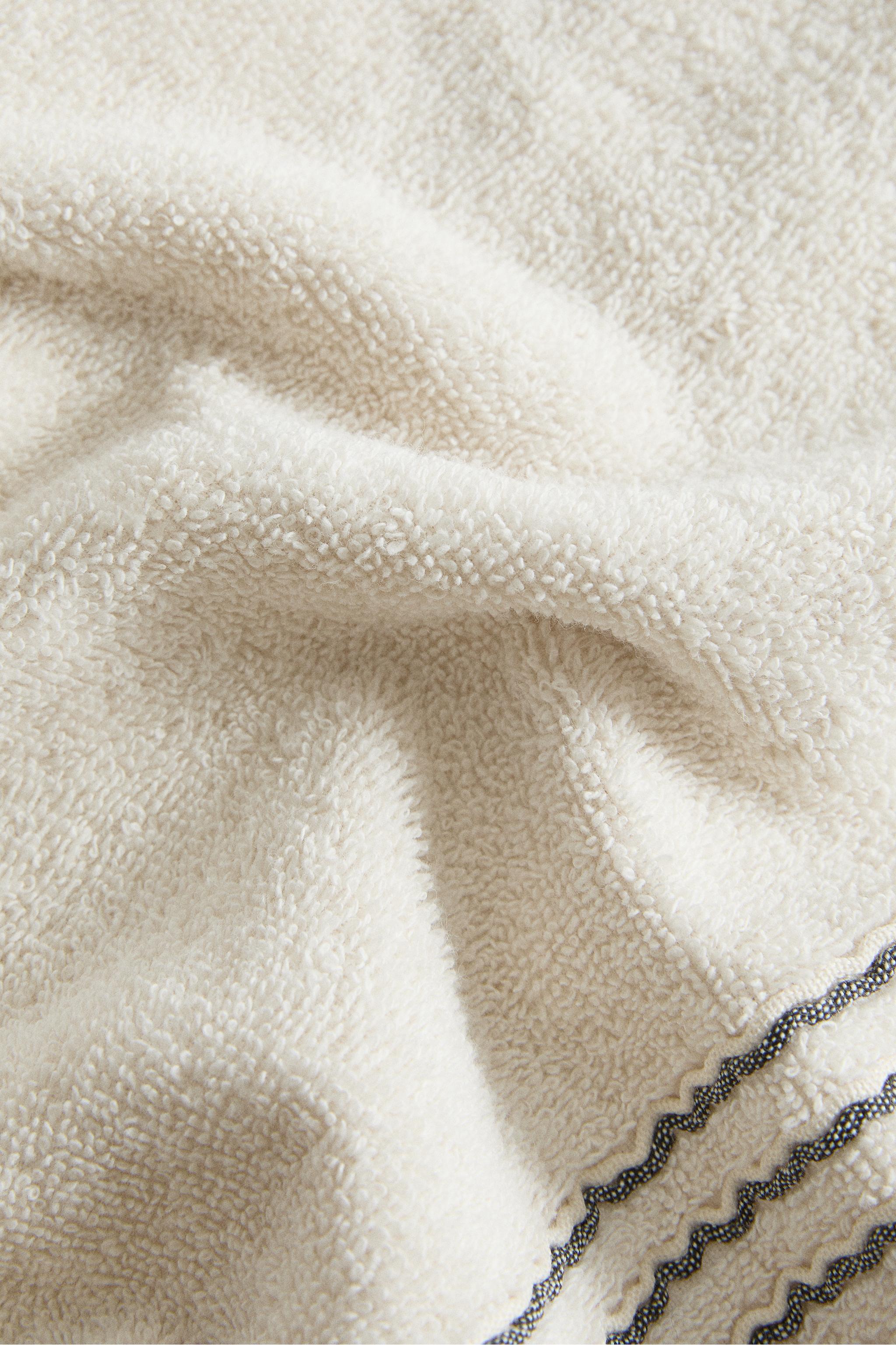 BATH TOWEL WITH PLEATED BORDER
