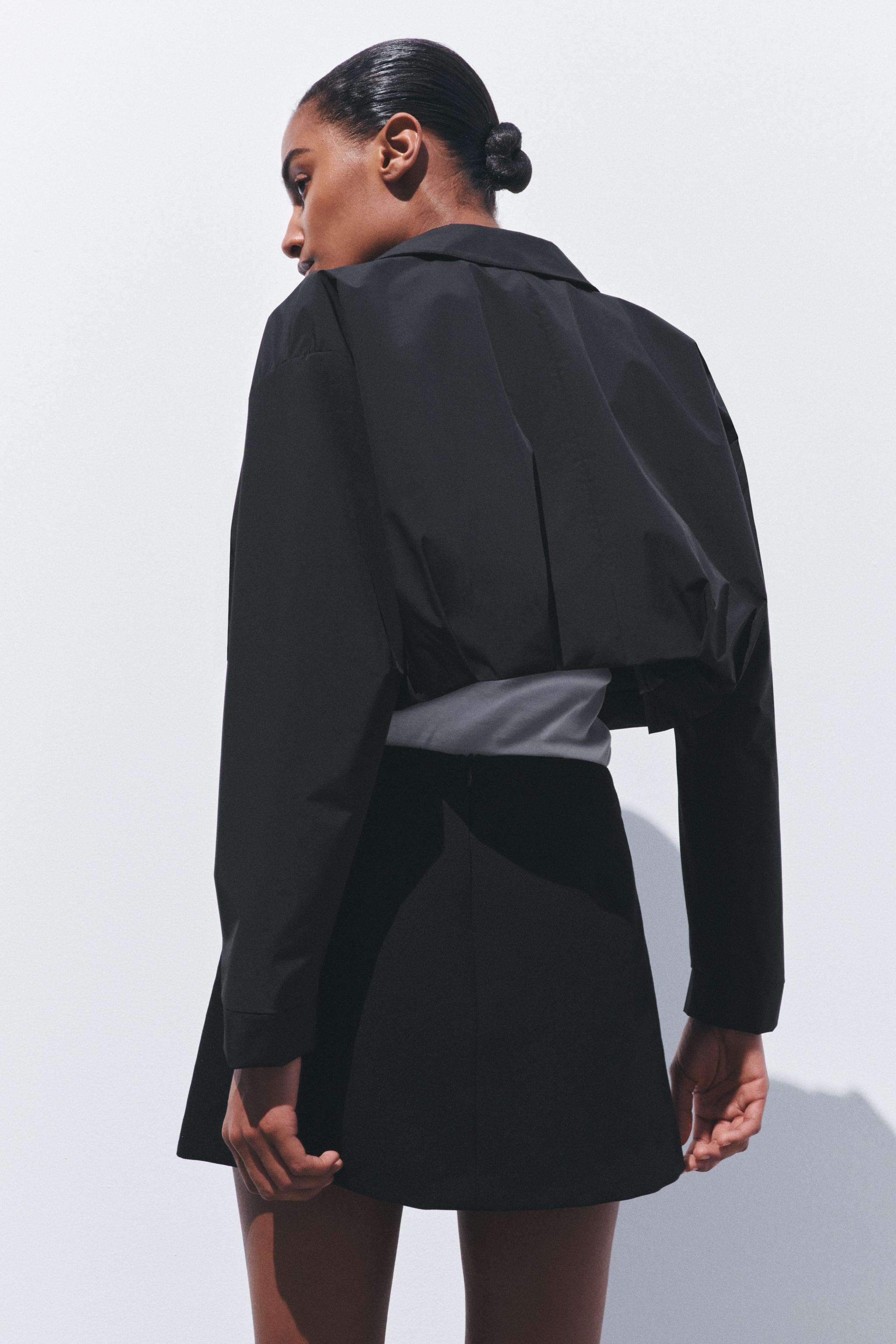 ★ZARA★ SHORT PLEATED JACKET SHORT PLEATED JACKET - Black | ZARA Spain