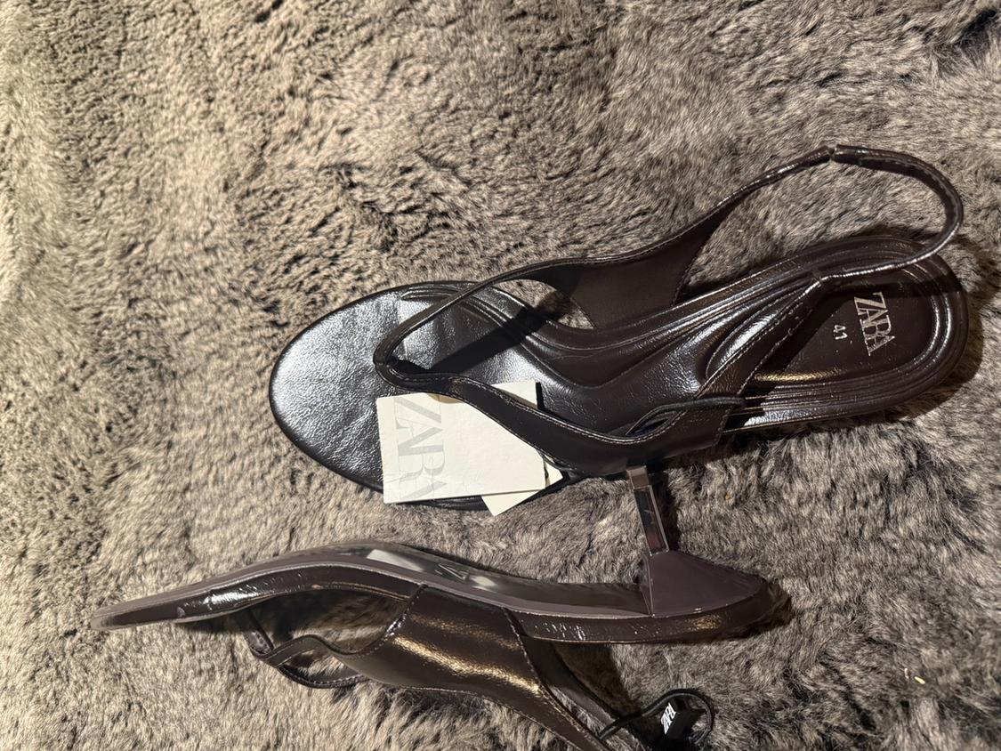 METALLIC HEEL STRAPPY SANDALS - Image 3