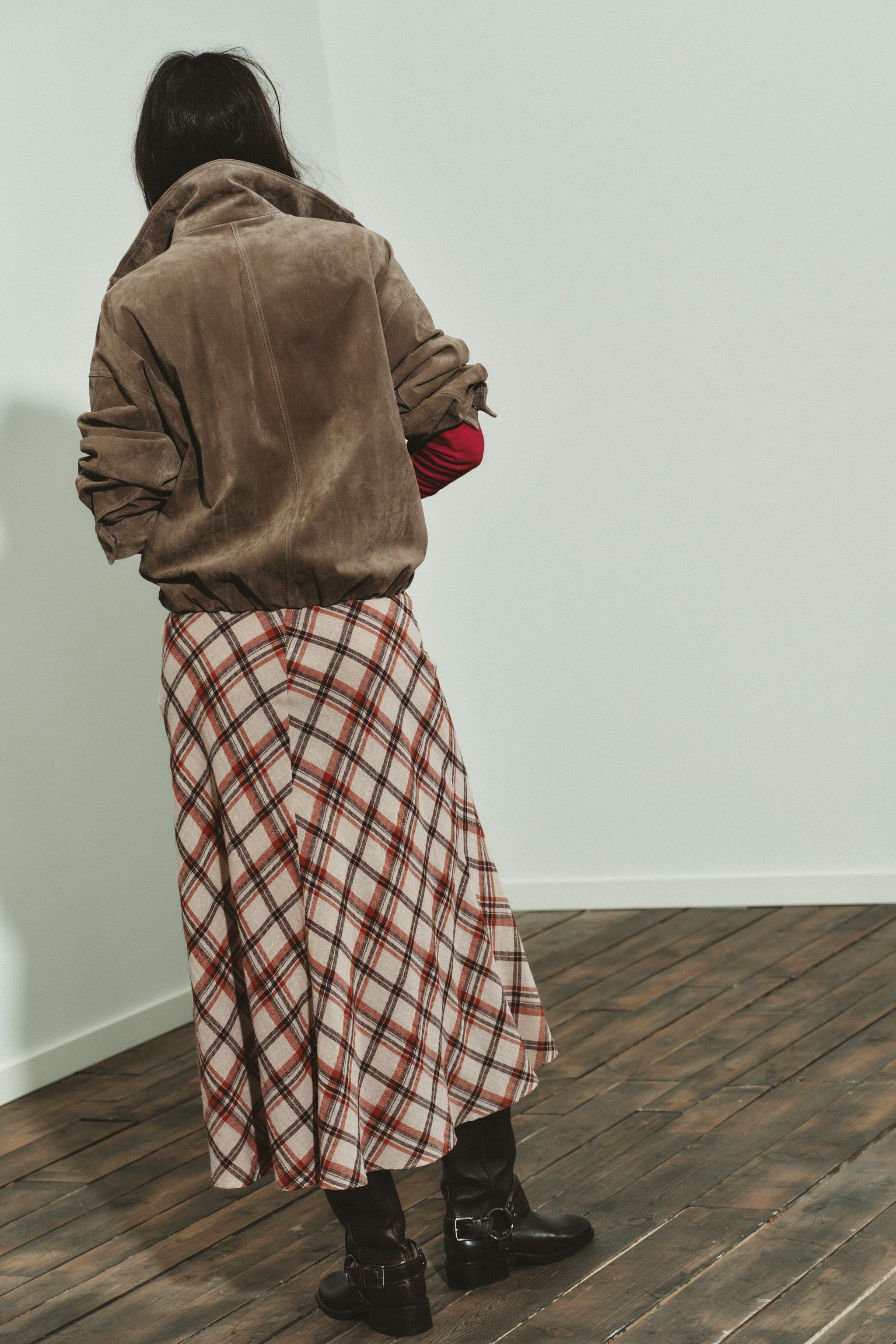 JUPE MI-LONGUE À CARREAUX