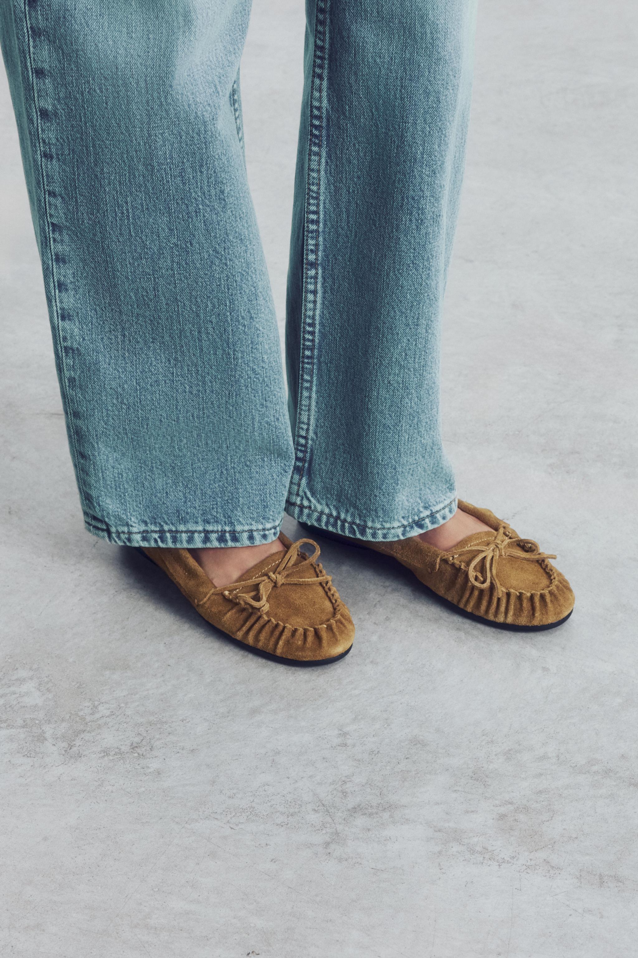 MOCASSINS EN DAIM FRONCÉS AVEC NUDD