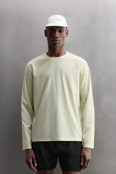 PERFORATED LONG SLEEVE T-SHIRT - Lime by Zara