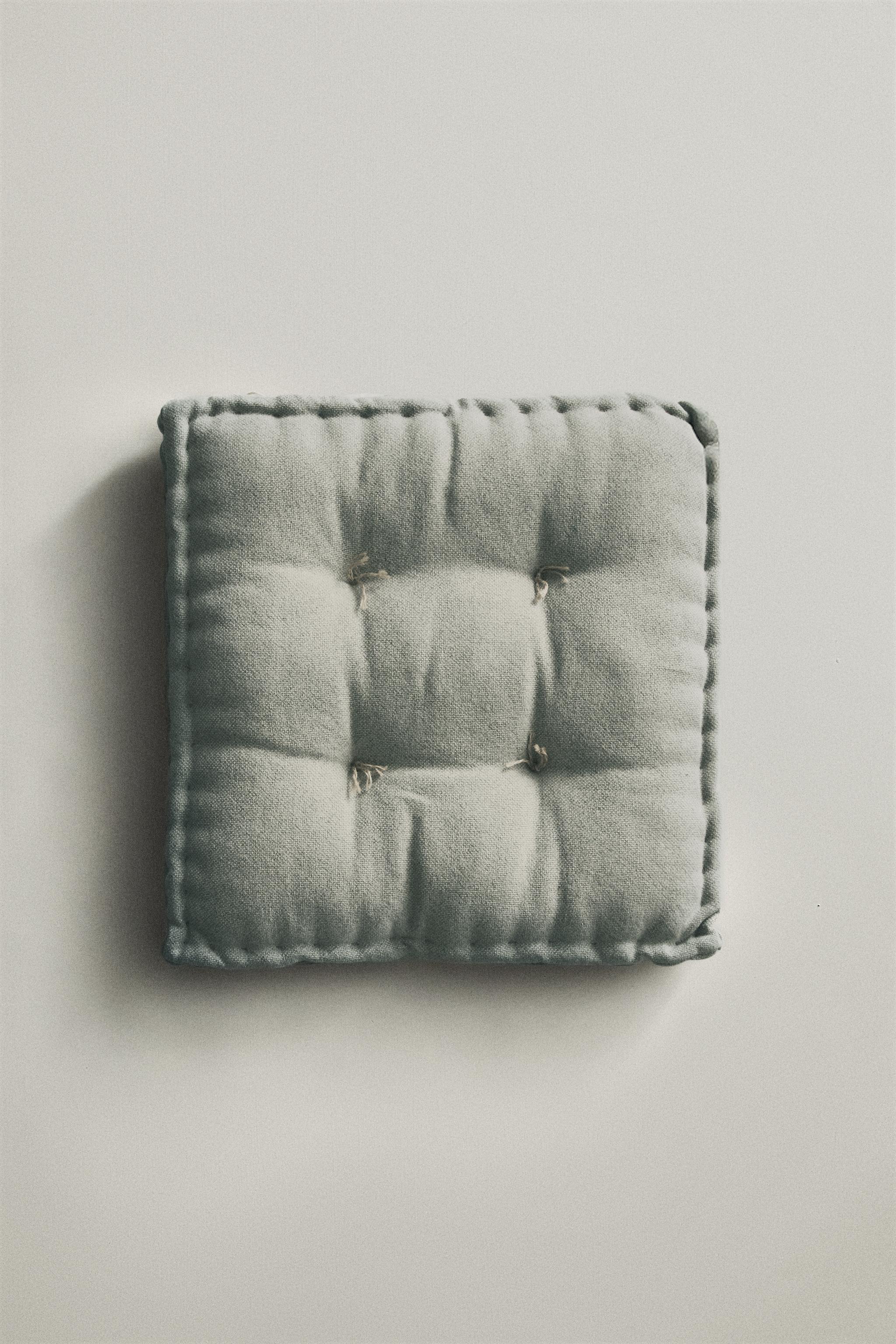TOPSTITCHED SEAT CUSHION