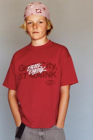 T-SHIRT IMPRIMÉ GRAFFITI - Rouge de Zara - Image 4