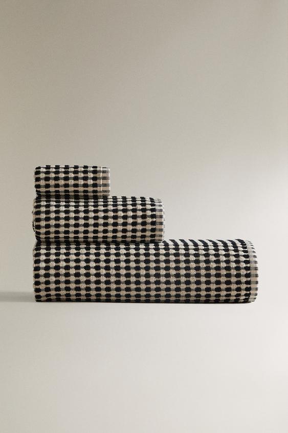TEXTURED COTTON BATH TOWEL