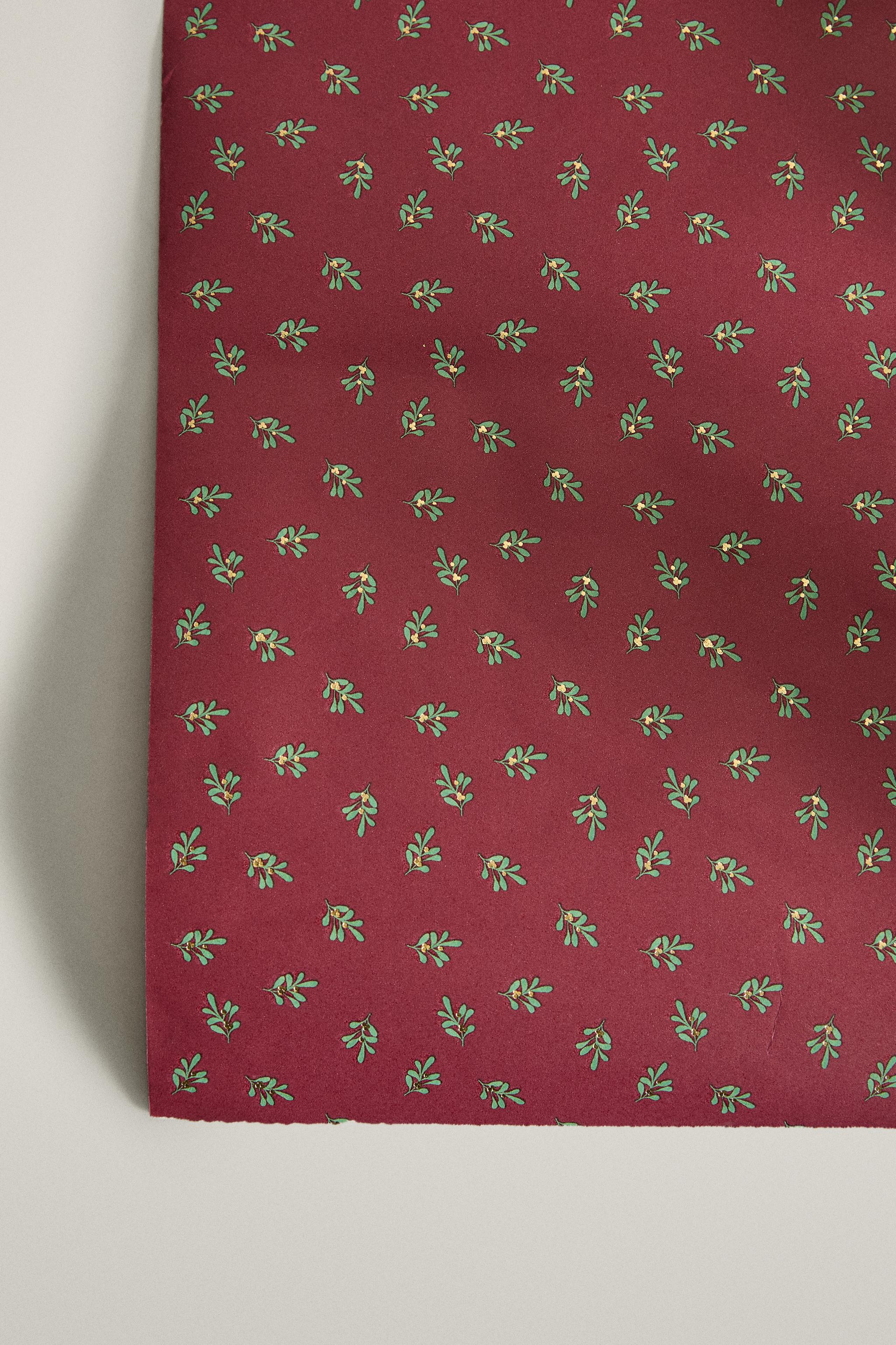 CHRISTMAS LEAF PRINT GIFT WRAPPING PAPER