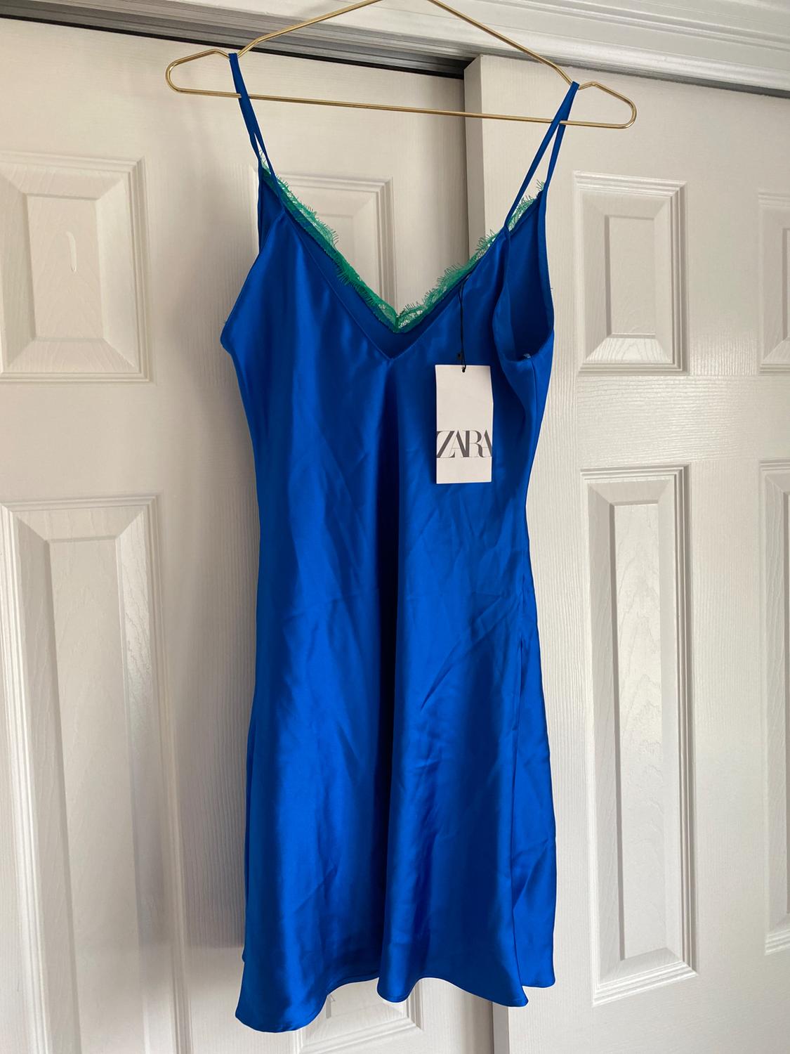 VESTIDO LENCERO SATINADO