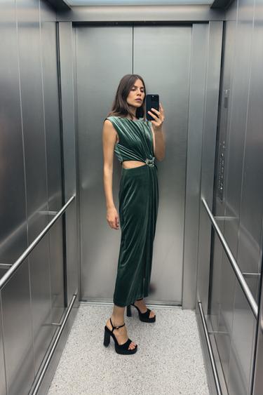 БАРХАТНОЕ ПЛАТЬЕ МИДИ С ПРЯЖКОЙ — МЯГКИЙ ЗЕЛЕНЫЙ от Zara — изображение 0