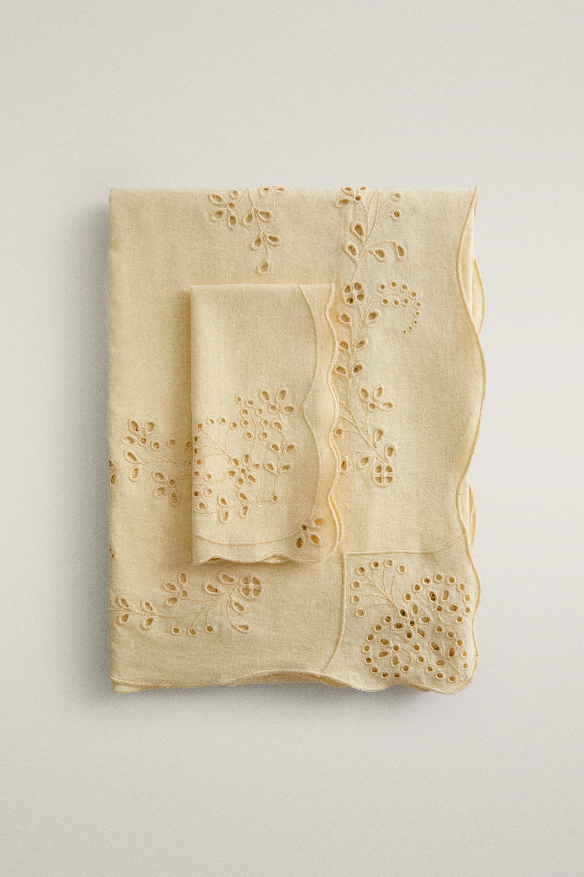 EMBROIDERED LINEN TABLECLOTH