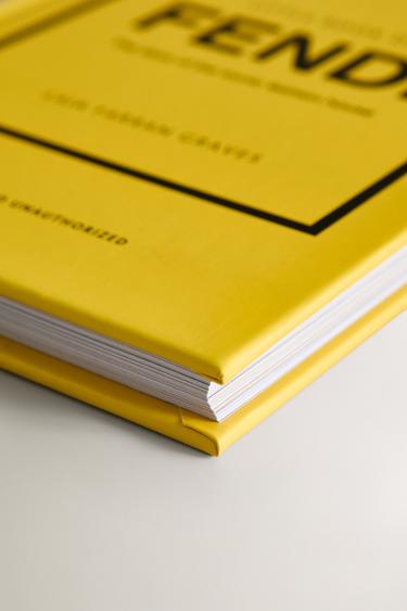 LIVRE THE LITTLE BOOK OF FENDI - Jaune de Zara - Image 2