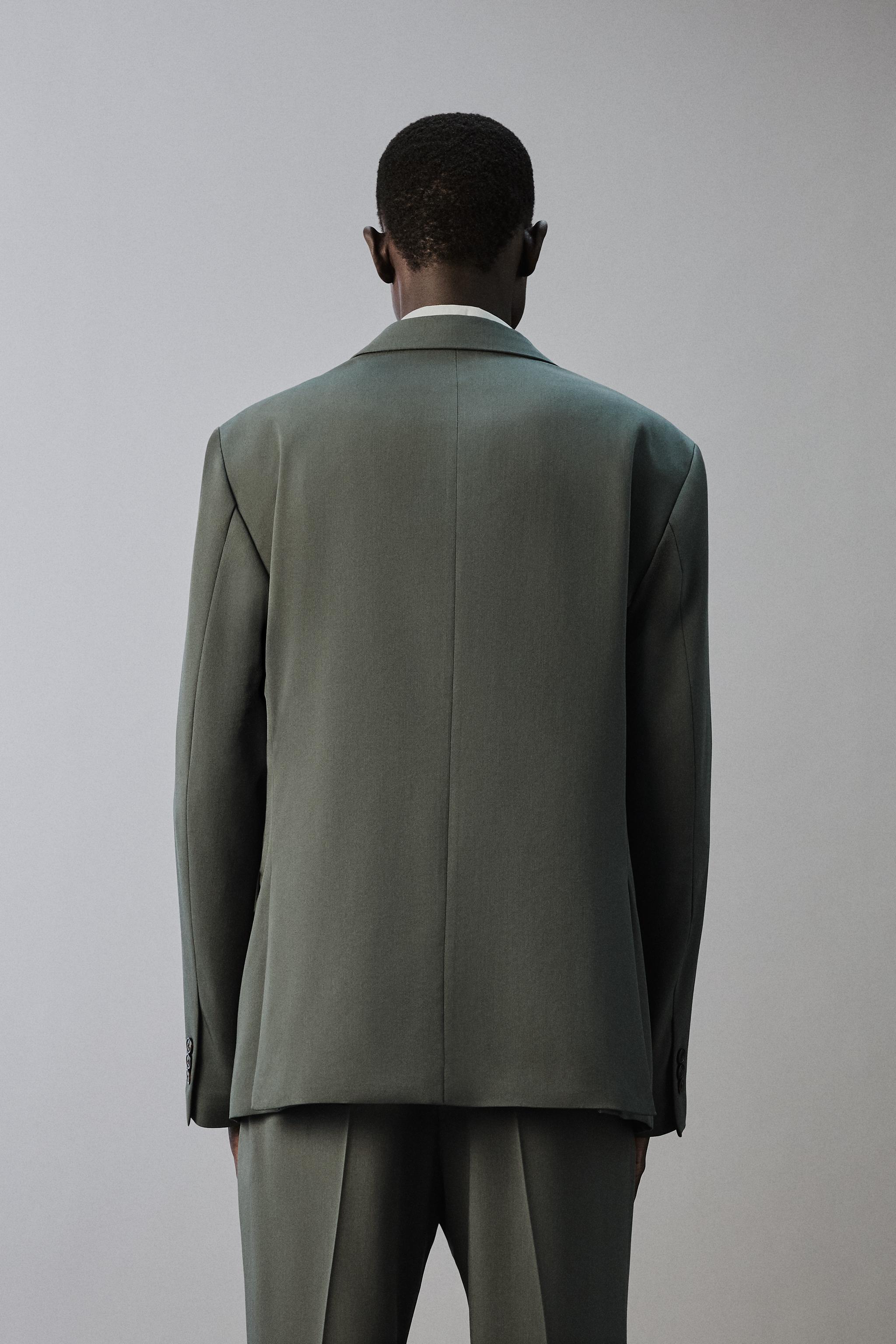 COMFORT FIT DOUBLE-BREASTED SUIT BLAZER