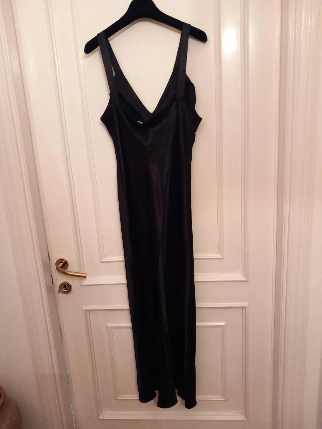 VESTITO NERO LUNGO. - Image 2