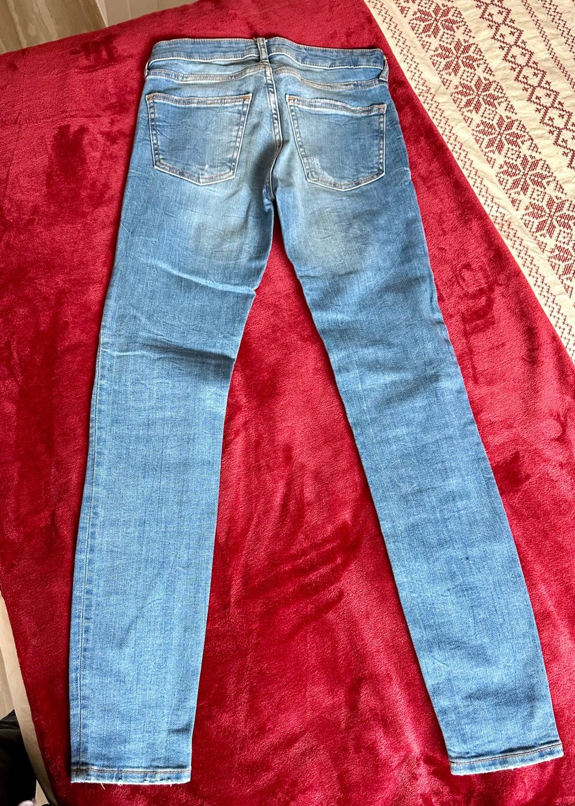JEANS CON BORDADOS - Image 3