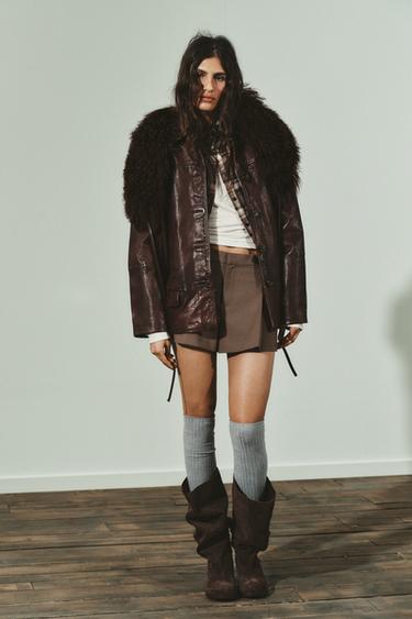 SHORTS MIT FALTEN UND KNÖPFEN - Khaki von Zara