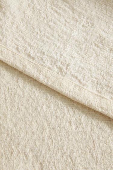 TEXTUROVANÁ ŽAKÁROVÁ PRIKRÝVKA - krémová zn. Zara