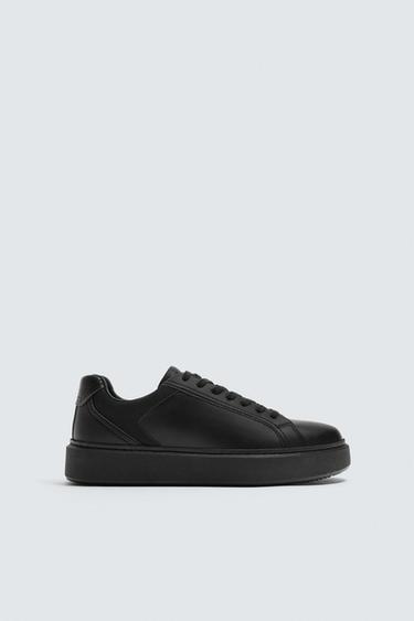 Zaras ENFÄRGADE SNEAKERS MED VOLYM - Svart