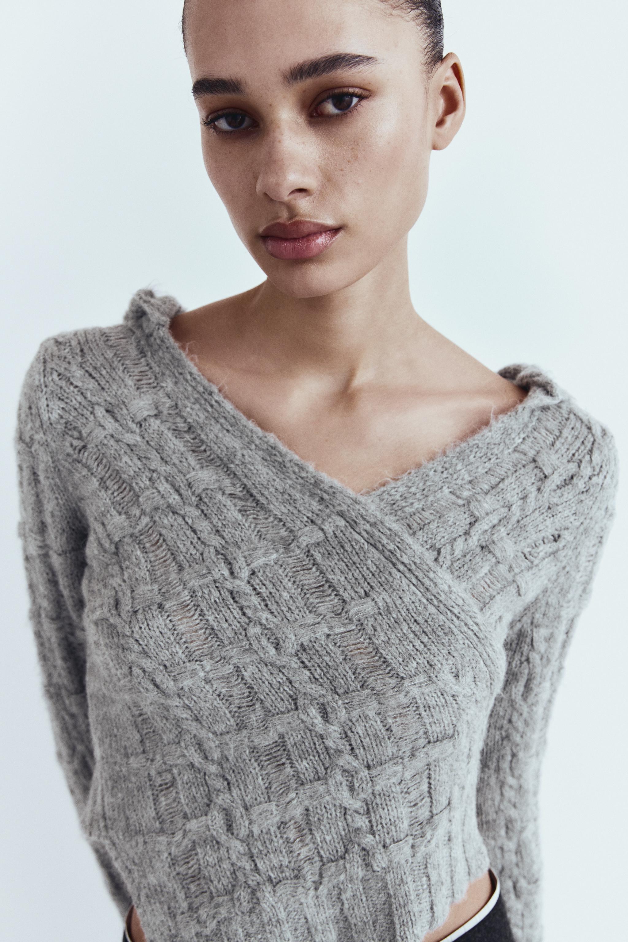 Zara sweater with discount cable knit sleeves