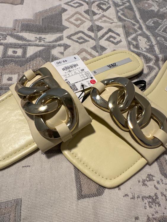 CHAIN TRIM LOW HEELED SANDALS - Image 3