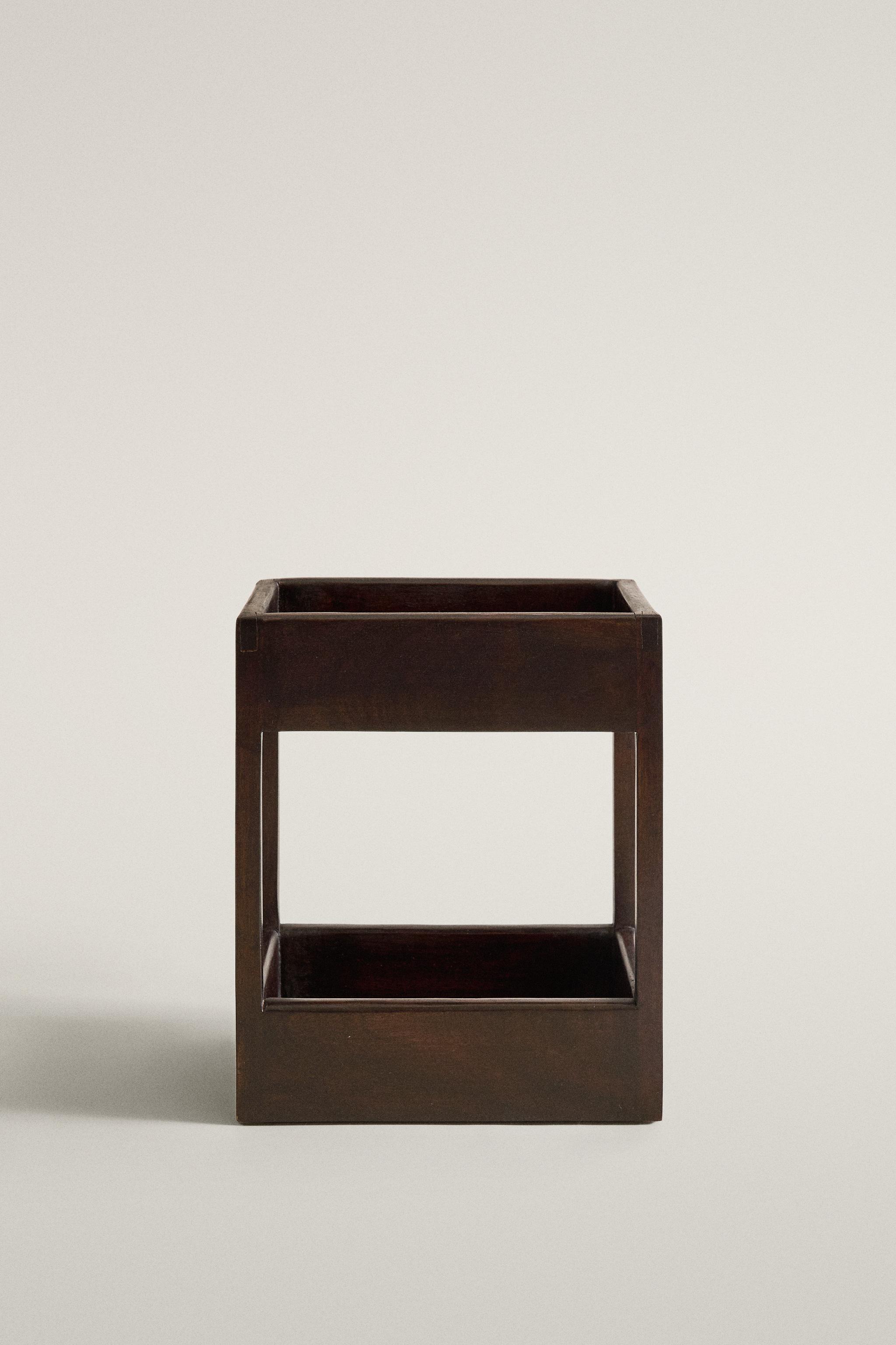 SMALL STORAGE UNIT
