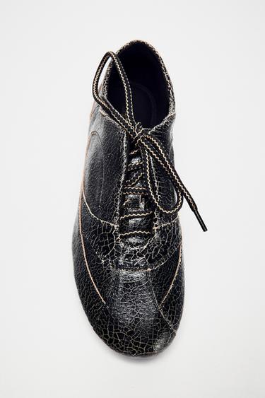 ZAPATO EFECTO DESGASTADO PIEL - Gris antracita de Zara
