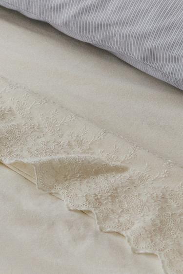 EMBROIDERED PERCALE FLAT SHEET (200 THREAD COUNT) - Ecru by Zara - Image 4