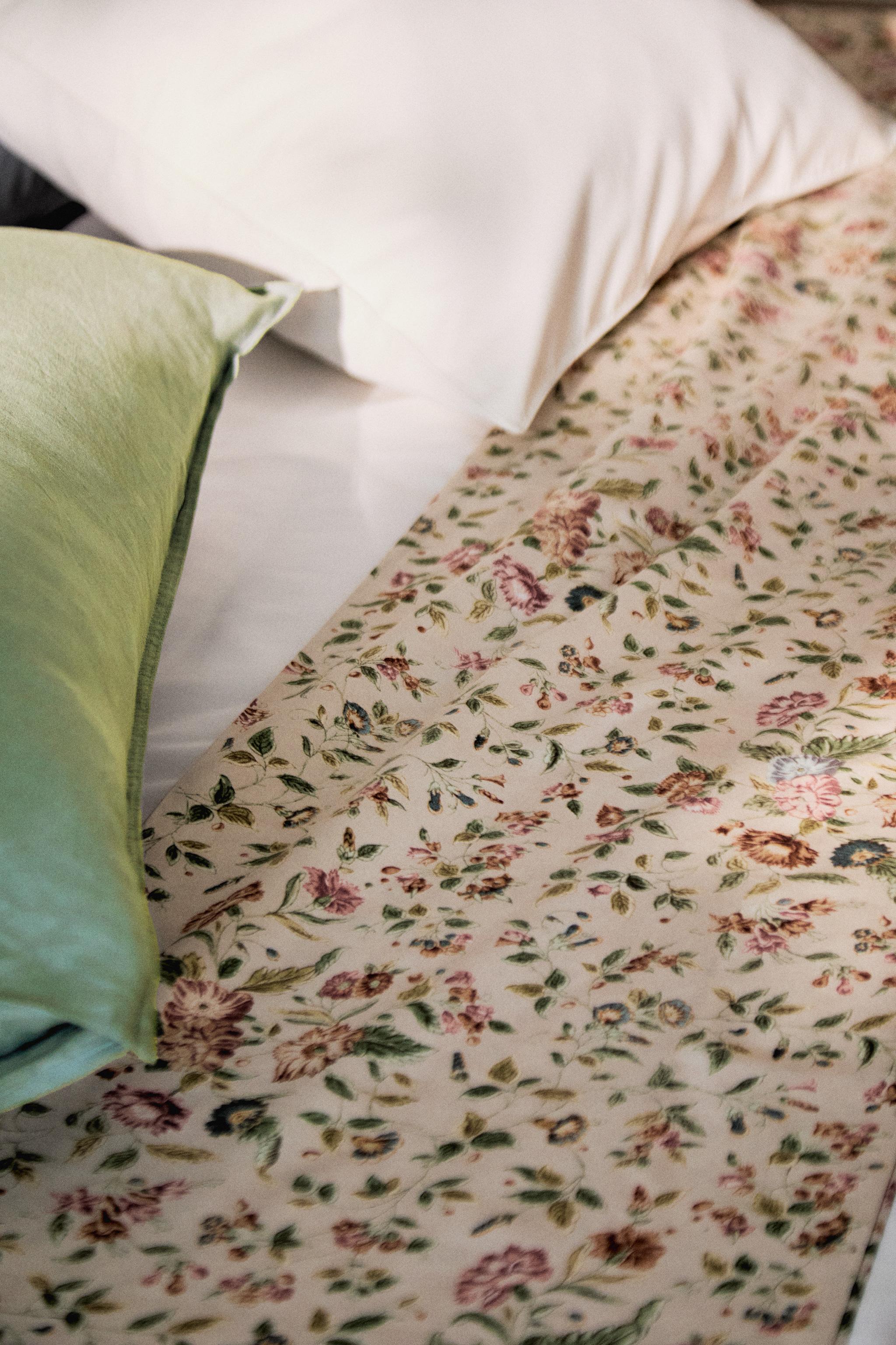 FLORAL SATEEN FLAT SHEET (300 THREAD COUNT