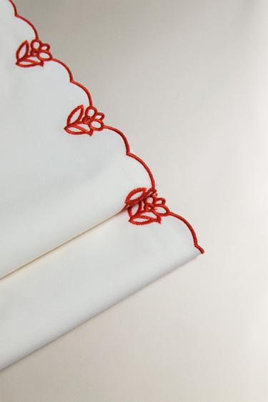 KIDS' FLAT SHEET WITH EMBROIDERED FLOWERS - Reddish by Zara - Image 1