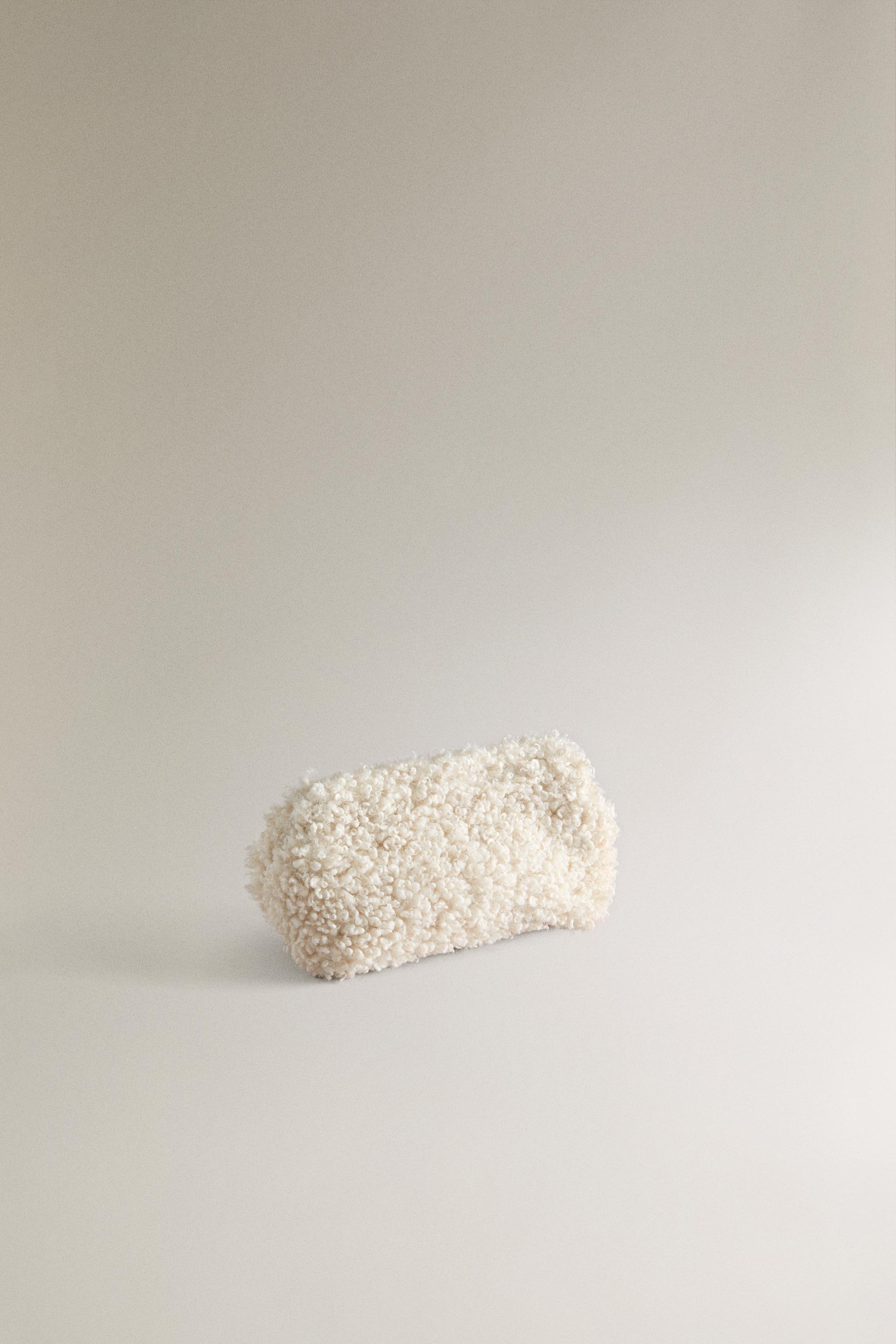 FAUX FUR MAKEUP BAG