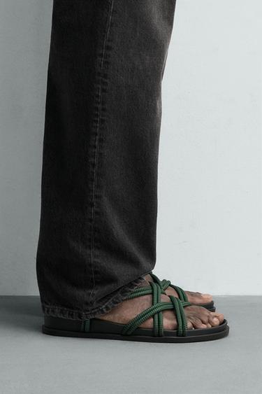 SANDALES À BRIDES EN CONTRASTE - Vert de Zara - Image 0