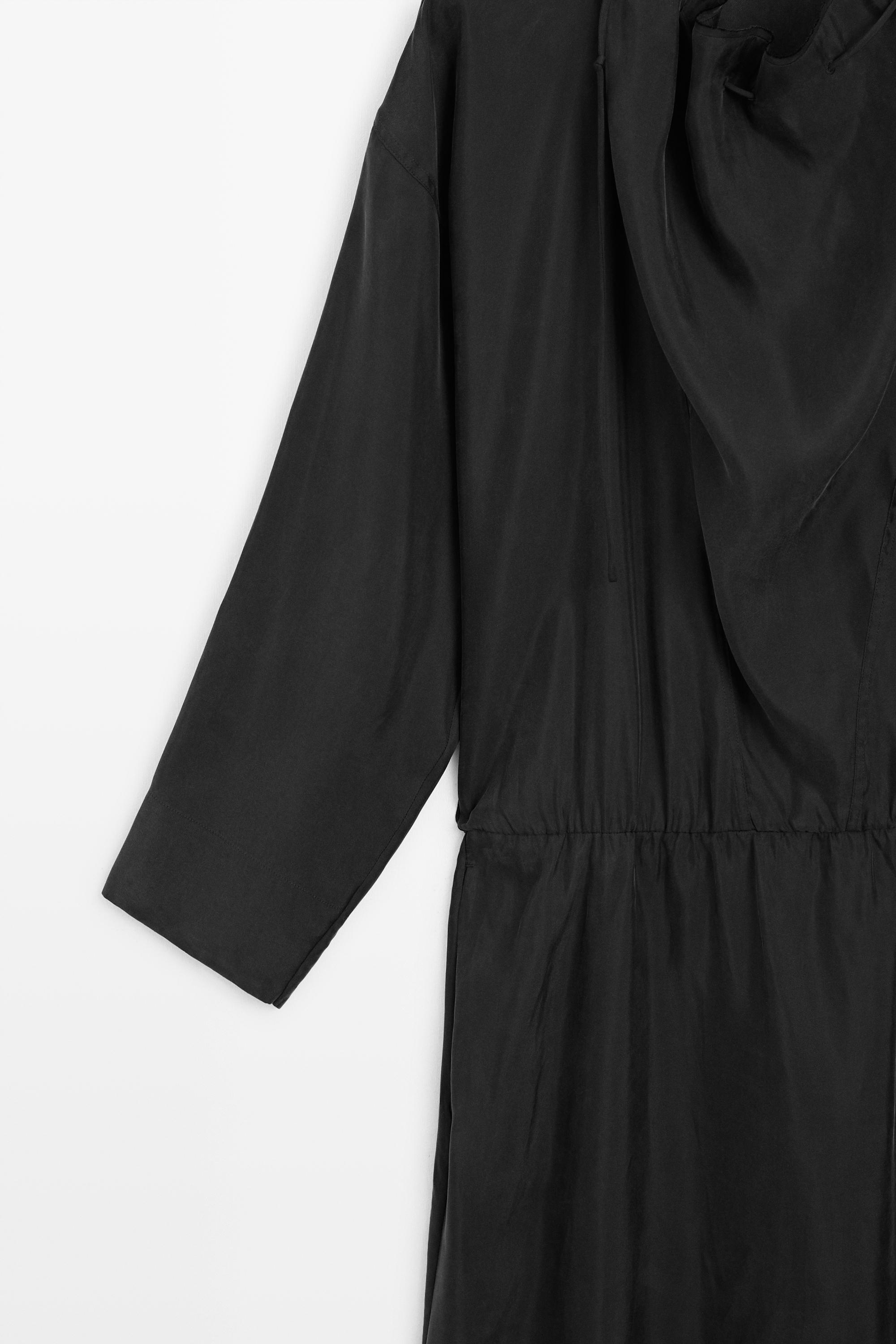Fluid midi dress with collar detail