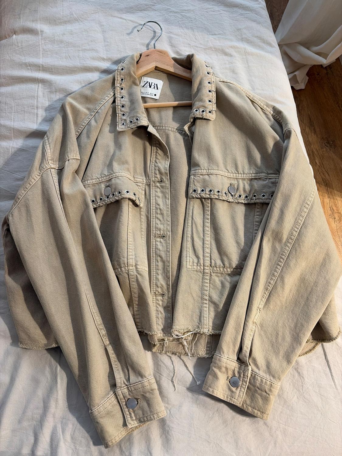 CROPPED OVERSHIRT WITH PIERCING DETAIL