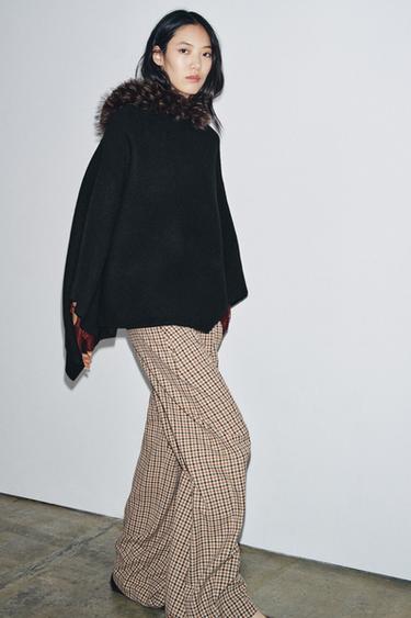 MANTELLA IN MAGLIA CON PELLICCIA - Nero di Zara