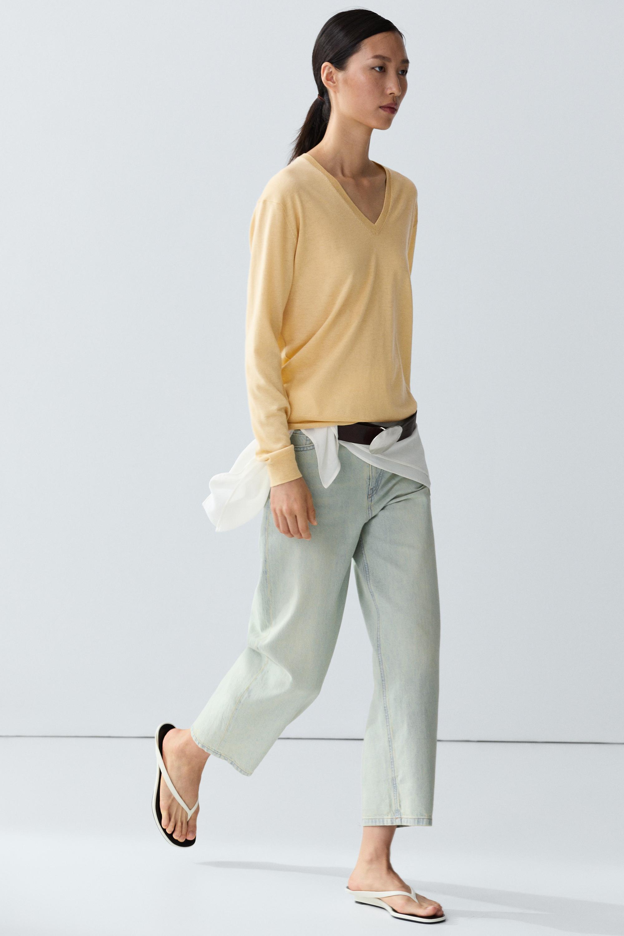 V-neck knit sweater — Yellow