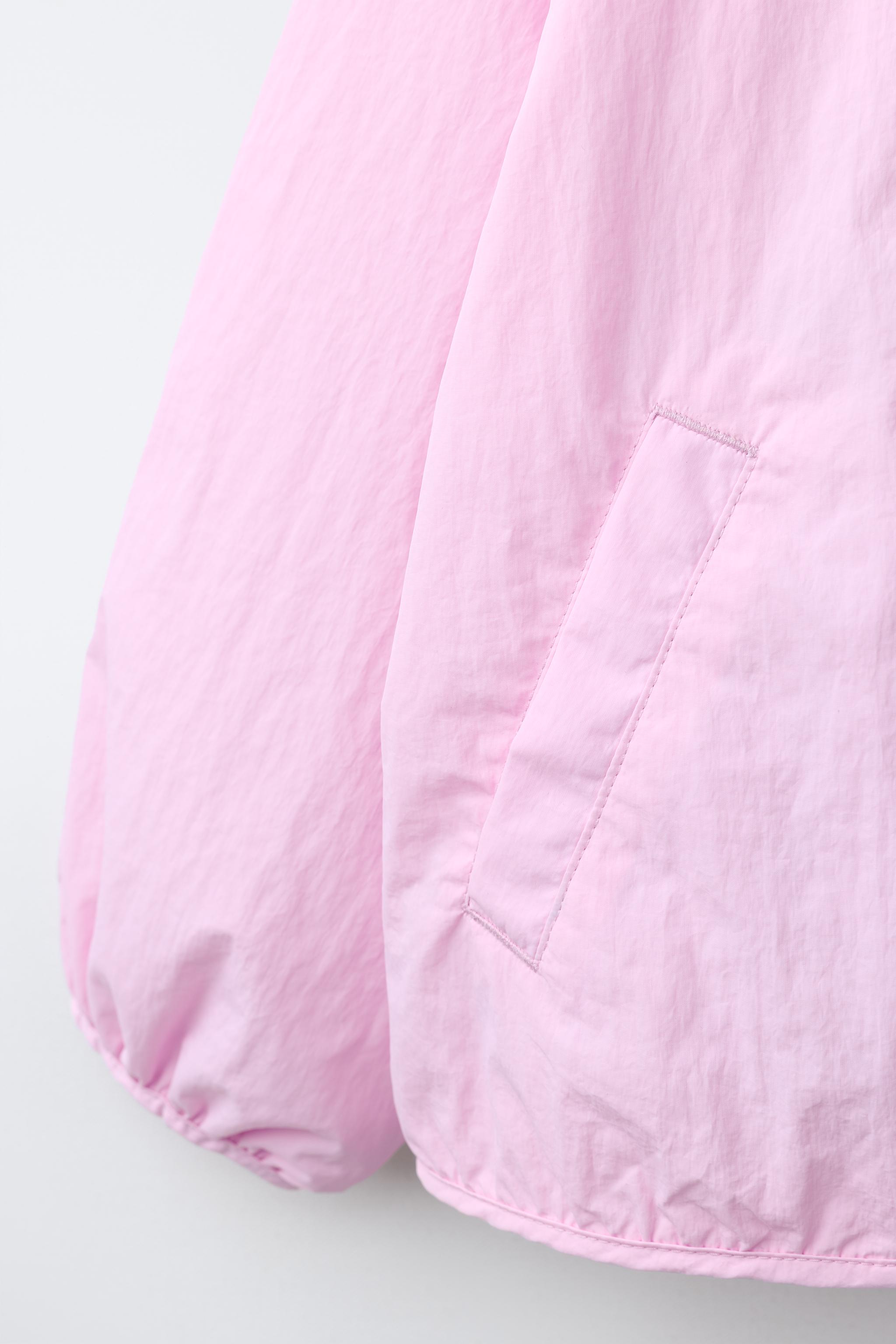 LIGHTWEIGHT WATER REPELLENT RAINCOAT