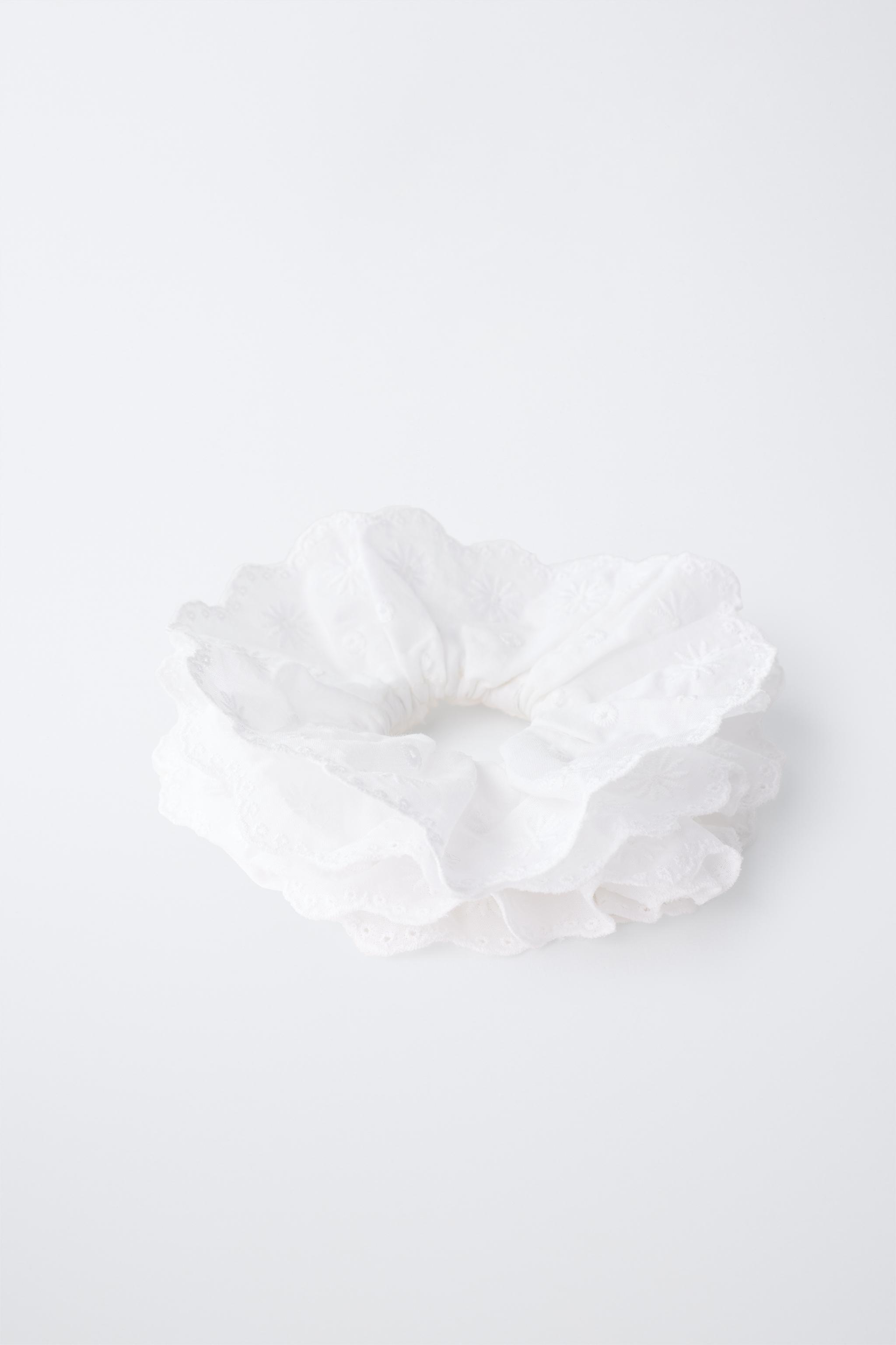 EMBROIDERED SCRUNCHIE — White