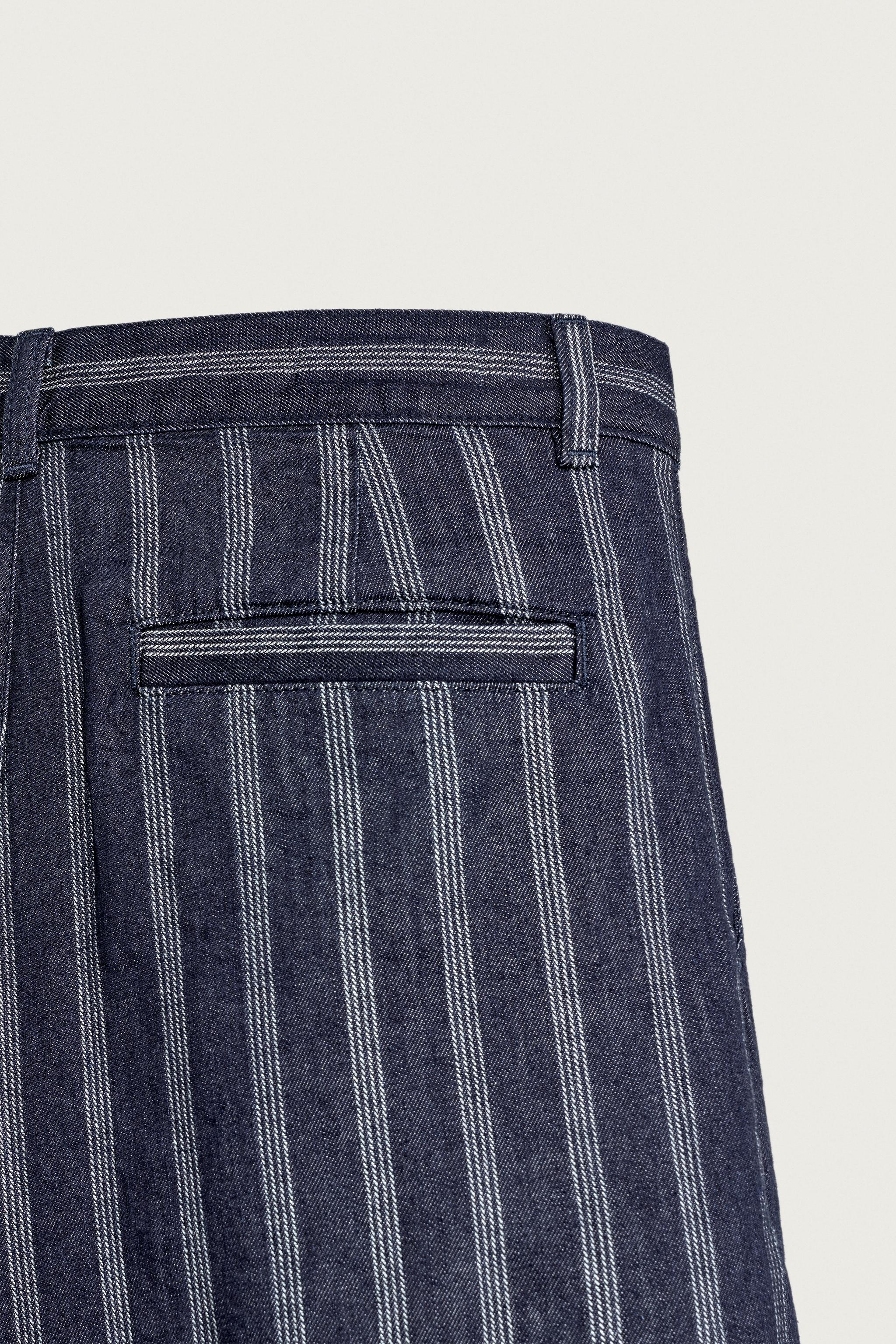 RELAXED FIT PLEATED STRIPED SHORTS