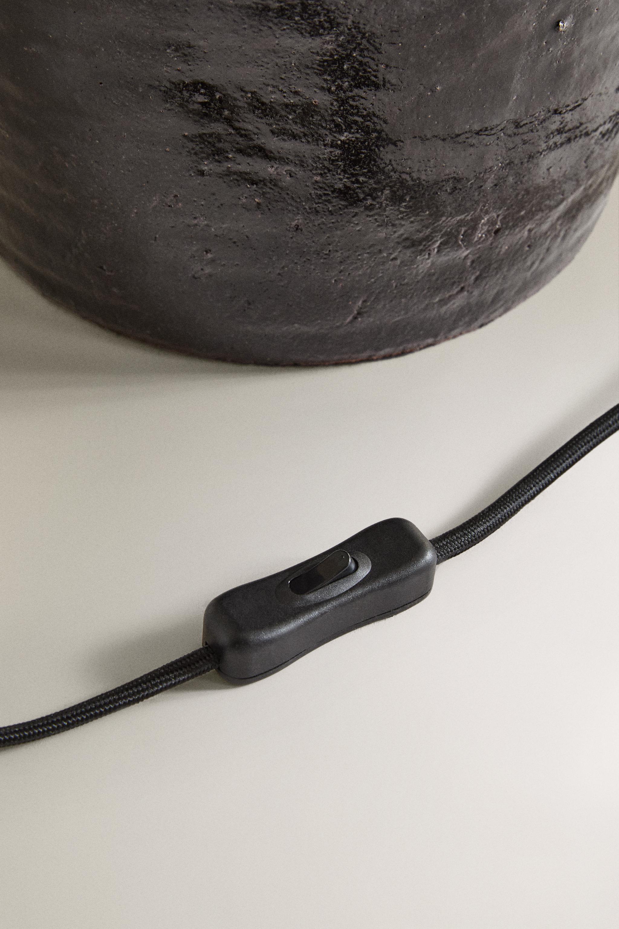 CERAMIC TABLE LAMP