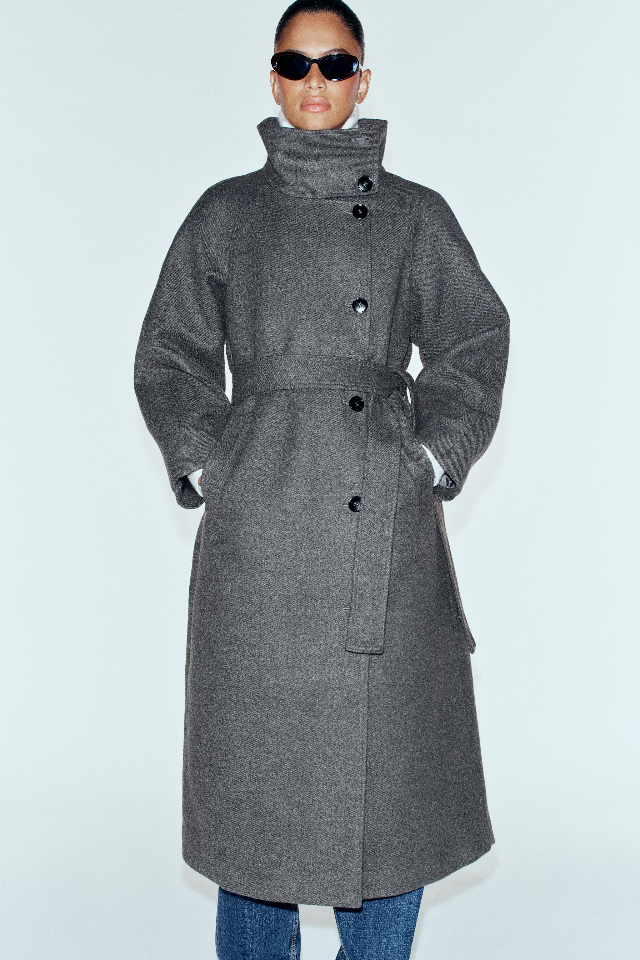 Manteau à col montant avec ceinture