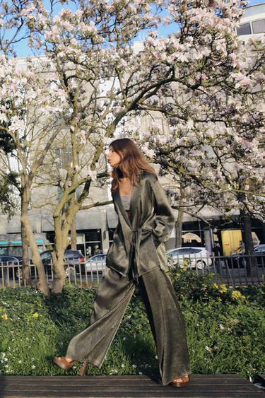 ДВУБОРТНЫЙ БЛЕЙЗЕР ИЗ БЛЕСТЯЩЕЙ ТКАНИ — Цвет состаренного золота от Zara — изображение 0